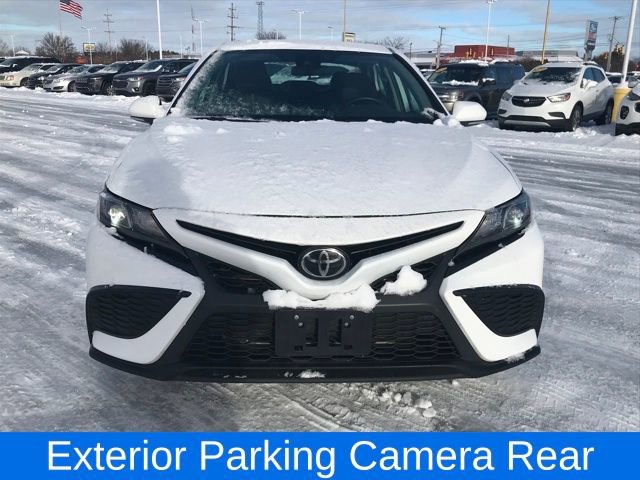 Used 2023 Toyota Camry SE image 2