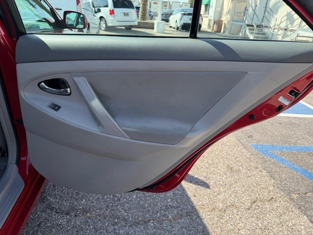 Used 2011 Toyota Camry LE image 30