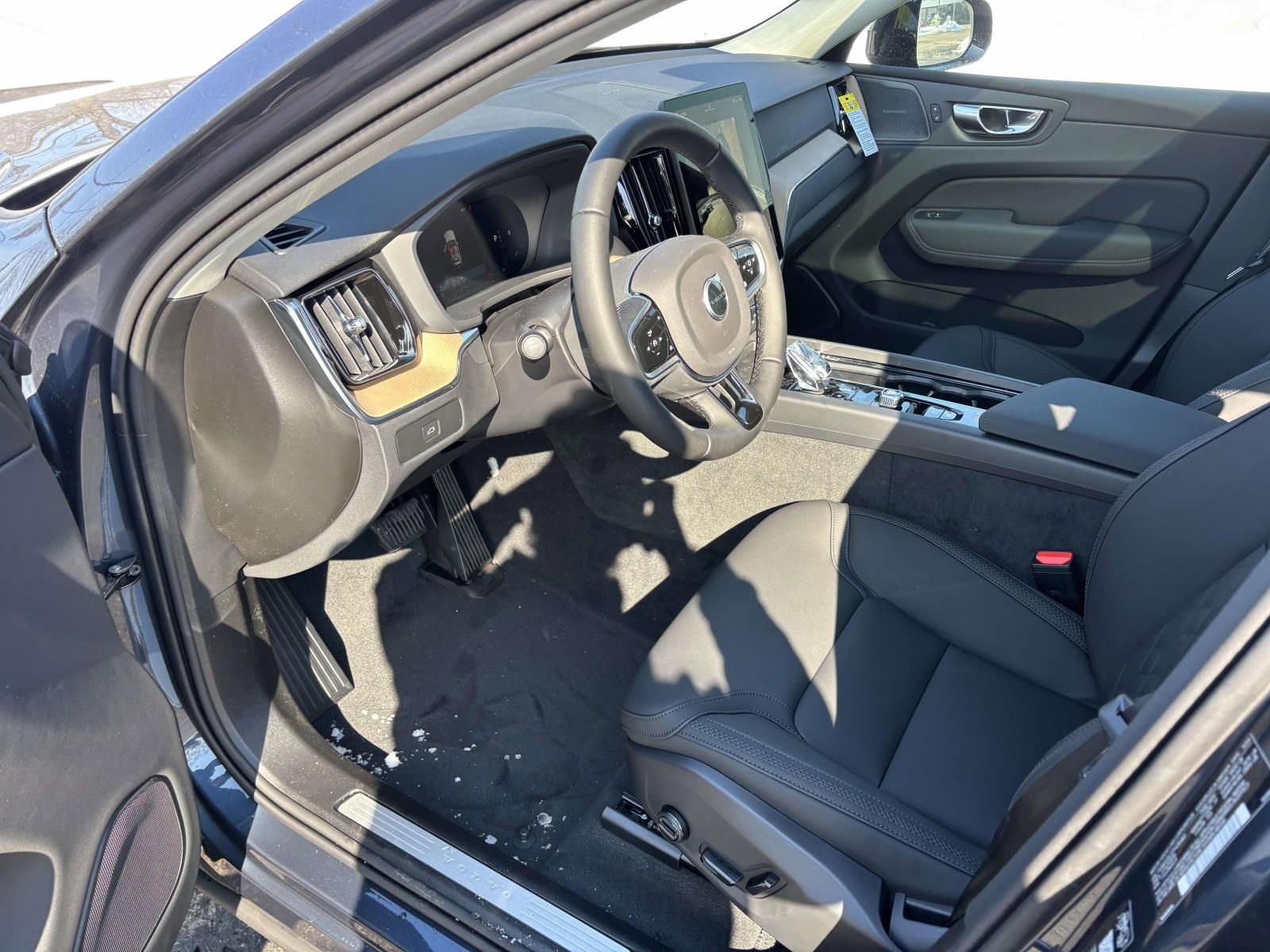 New 2026 Volvo XC60 B5 Plus w/ Protection Package Premier AWD/4WD image 23