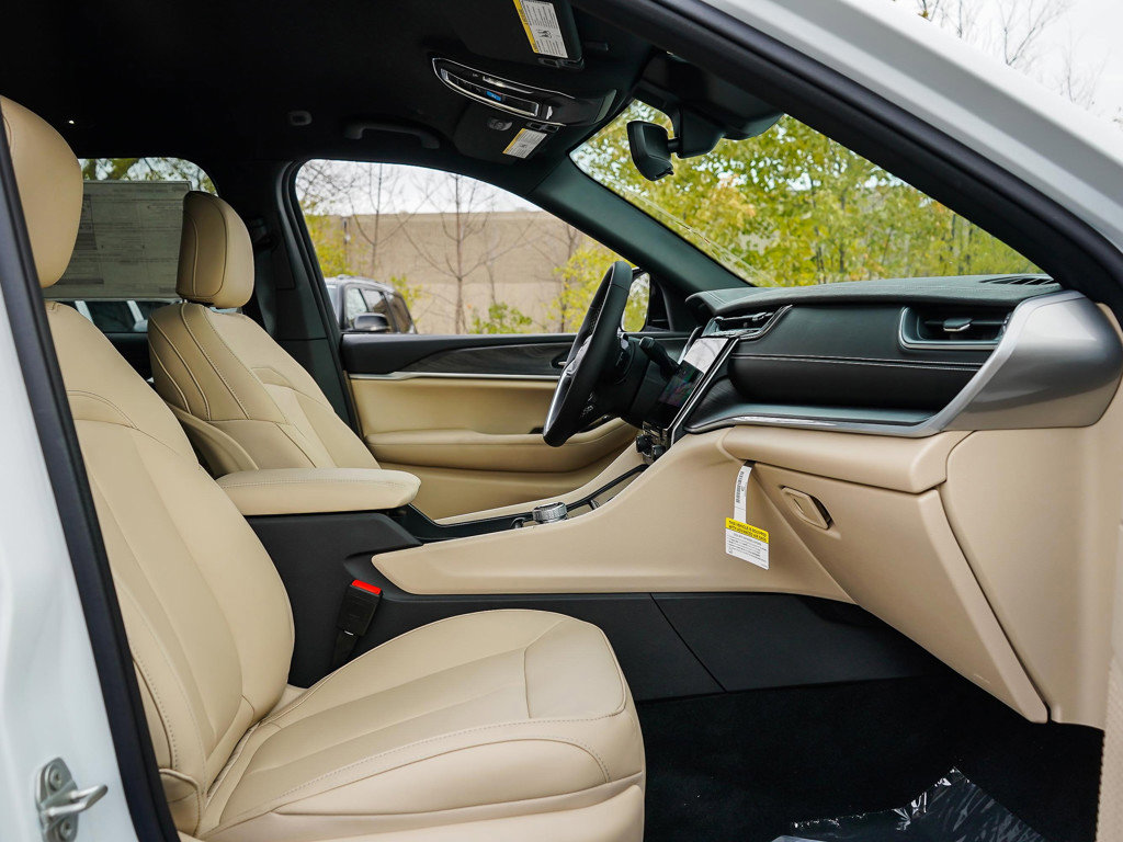 New 2025 Jeep Grand Cherokee Limited image 10