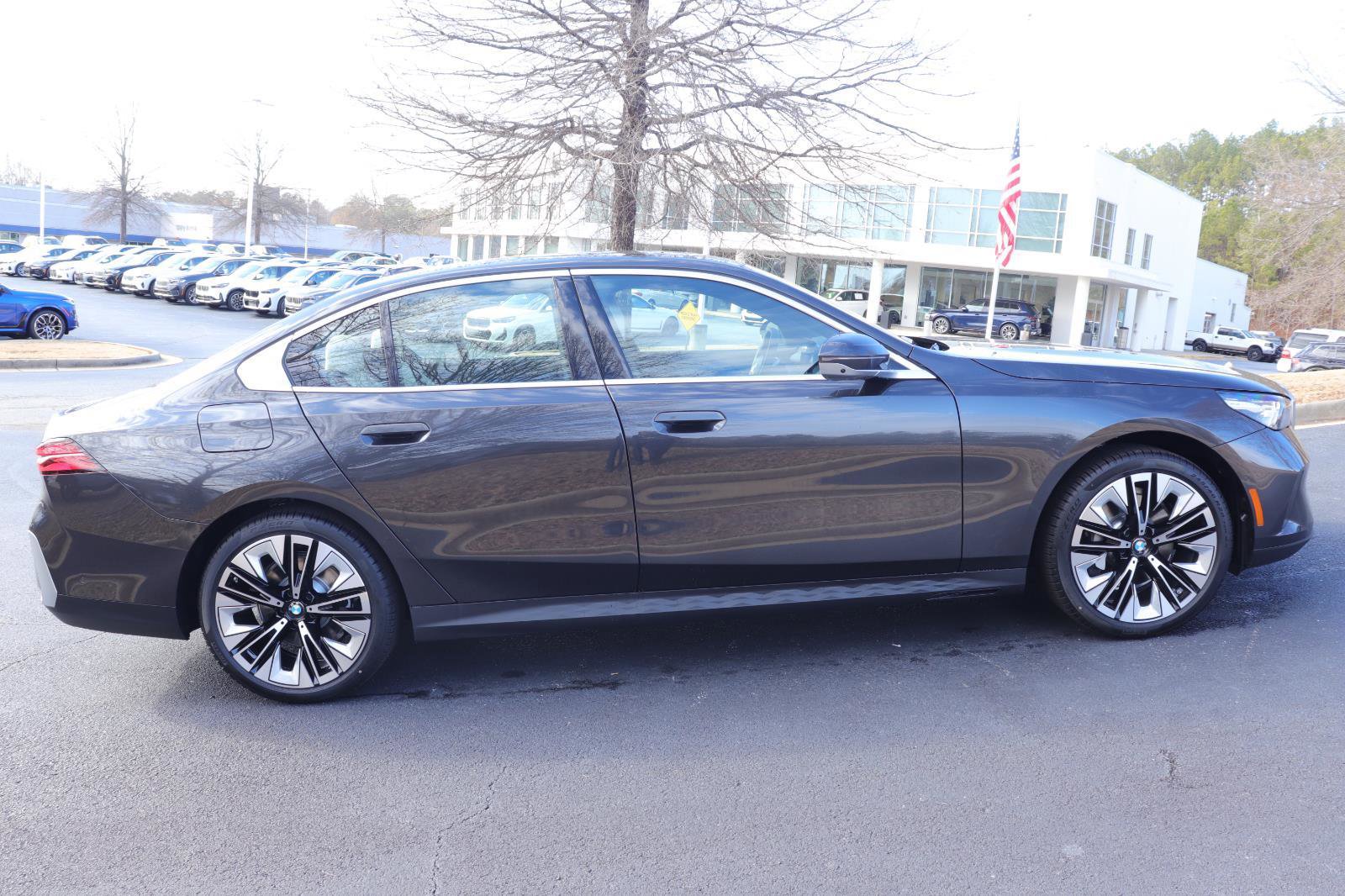 Used 2025 BMW 530i w/ Executive Package image 9