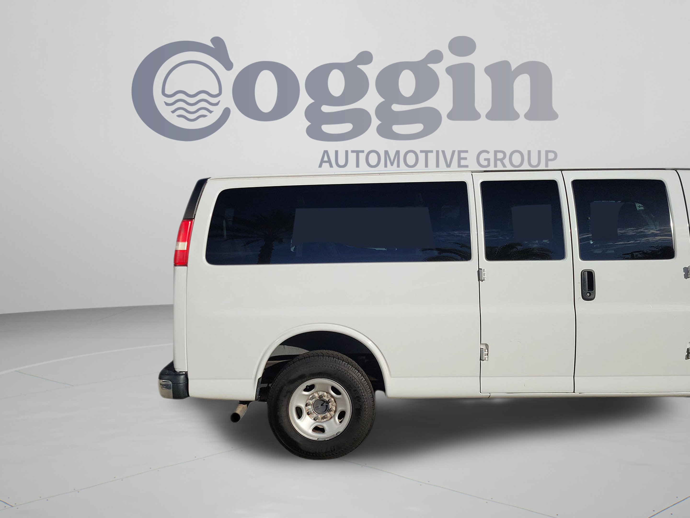 Used 2018 Chevrolet Express 3500 LT w/ LT Preferred Equipment Group RWD image 31