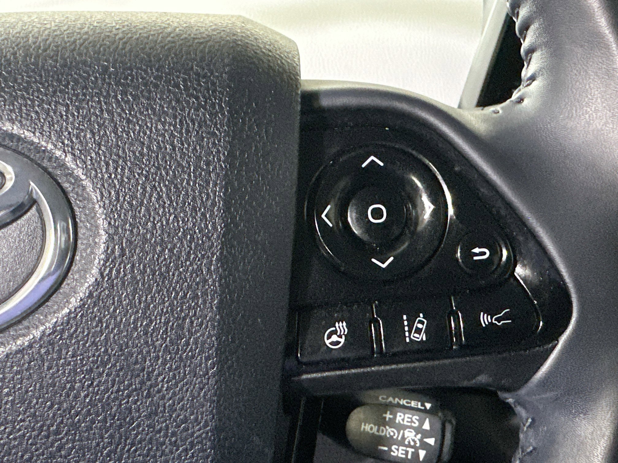 Used 2022 Toyota Prius Limited image 17