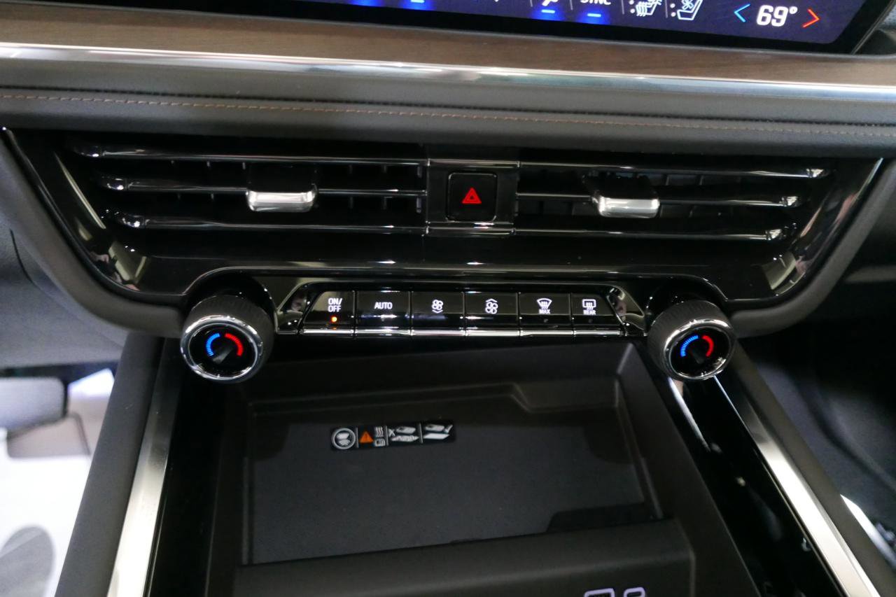 Used 2025 Chevrolet Suburban High Country image 21