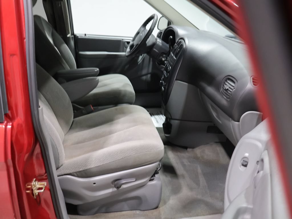 Used 2006 Dodge Caravan SXT w/ Popular Equipment Group I FWD image 20
