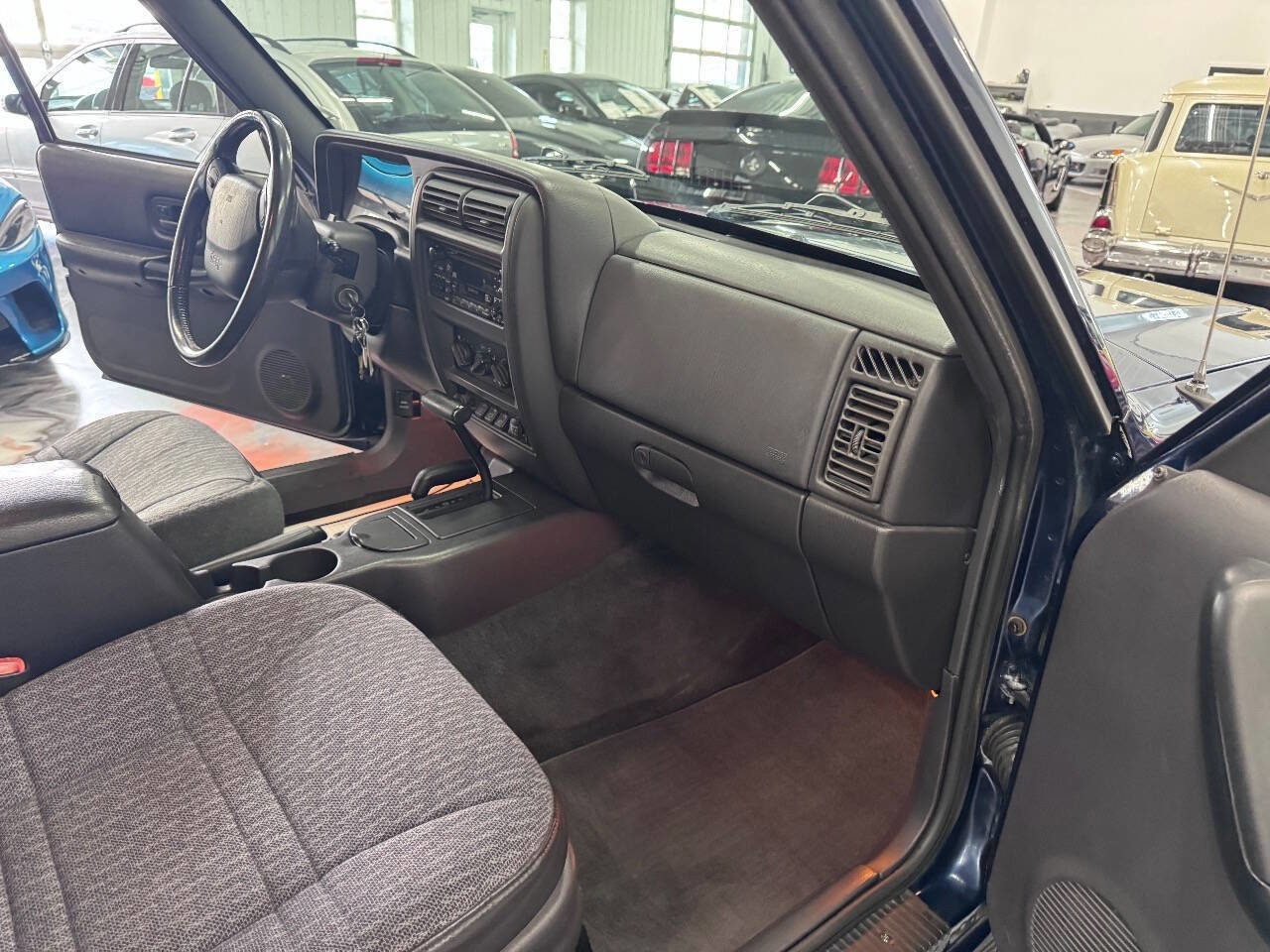 Used 2001 Jeep Cherokee Sport image 15