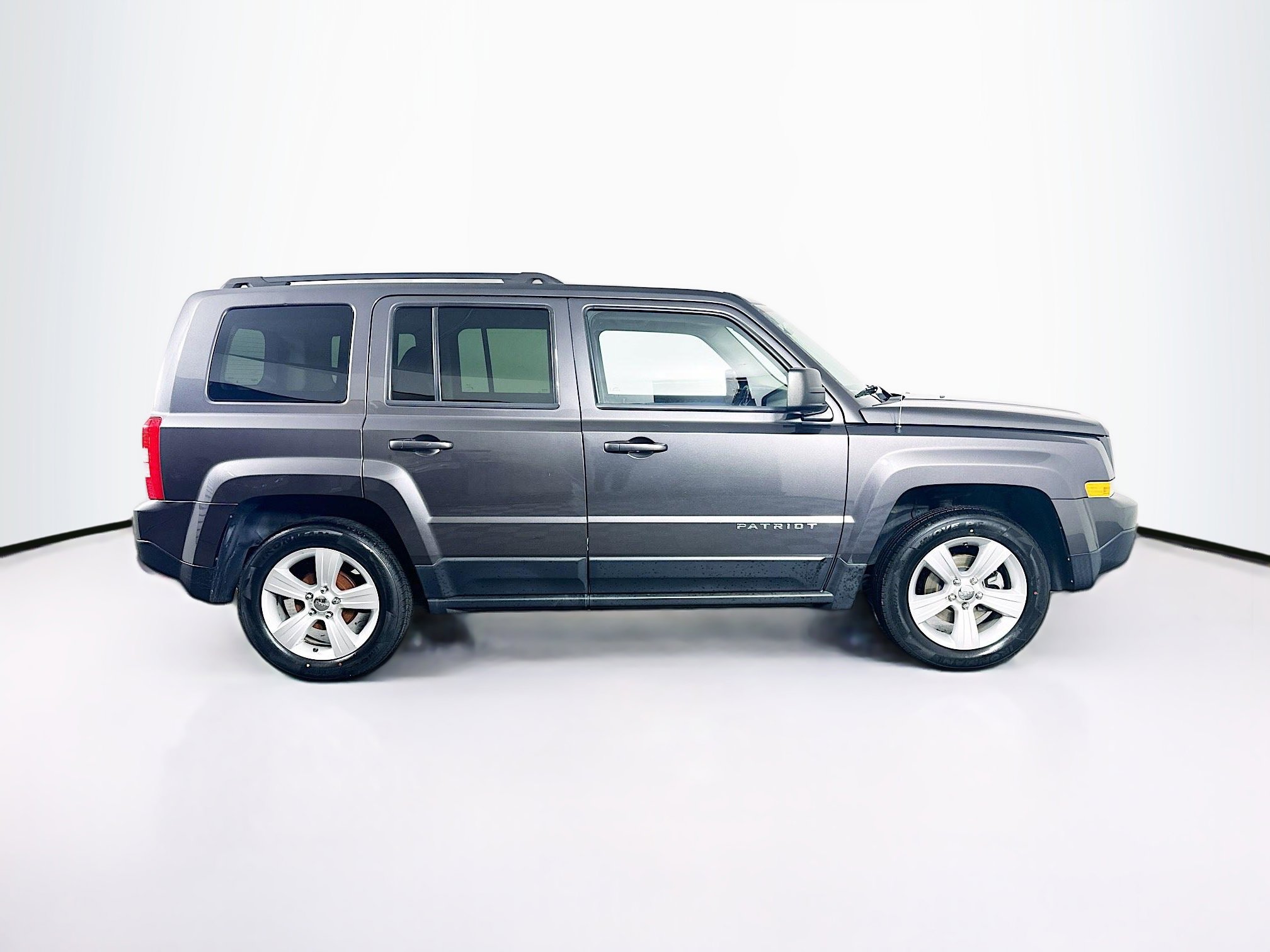 Used 2016 Jeep Patriot Latitude image 10