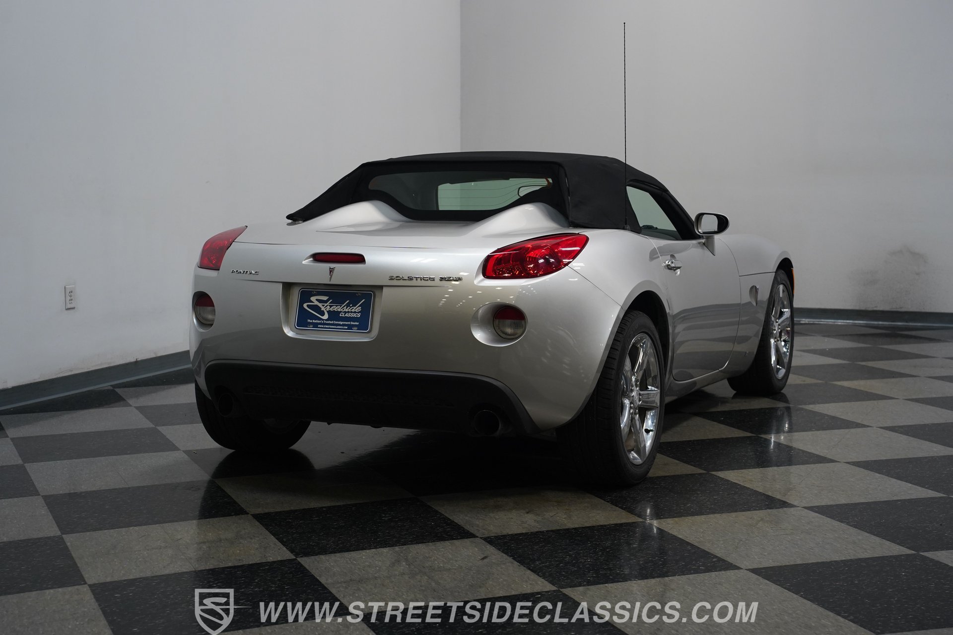 Used 2007 Pontiac Solstice GXP w/ Premium Package RWD image 12
