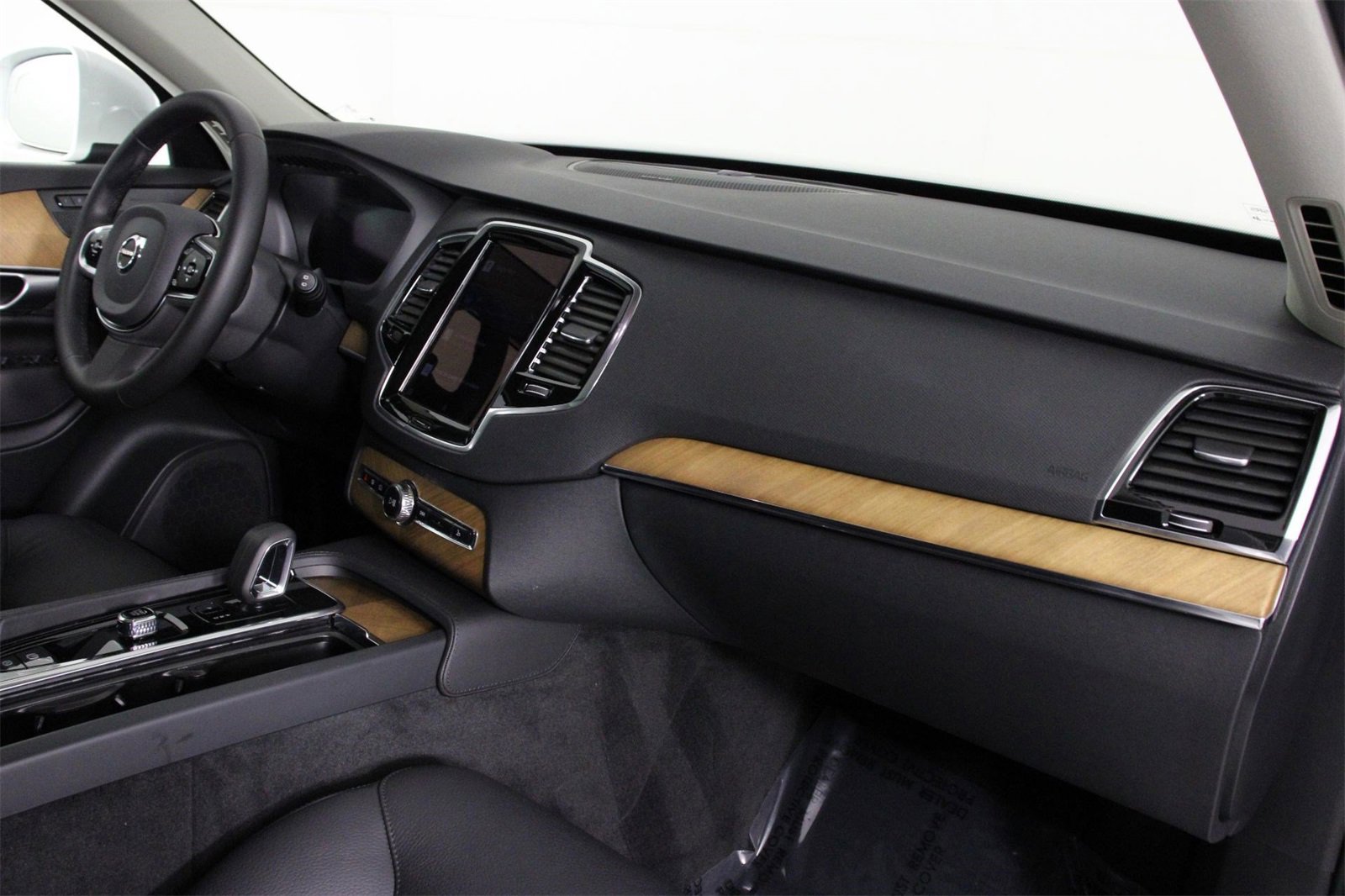 Certified 2024 Volvo XC90 T8 Plus w/ Protection Package Premier image 22