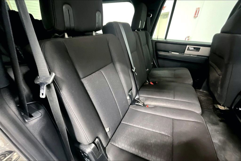 Used 2015 Ford Expedition XLT RWD image 26