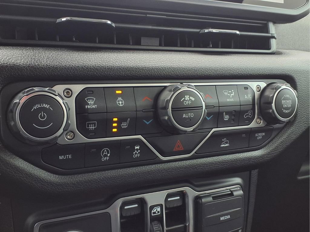 Used 2024 Jeep Wrangler Willys image 9