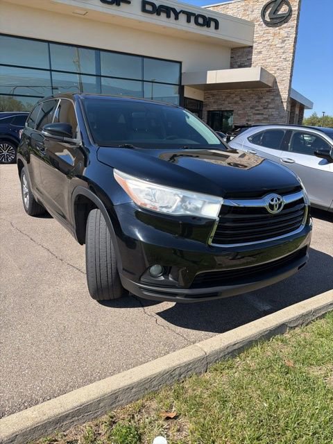 Used 2015 Toyota Highlander Plus FWD video 2