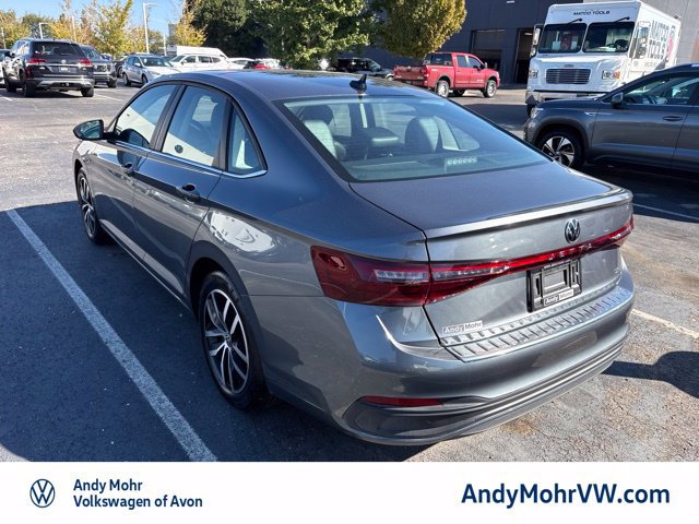 Used 2026 Volkswagen Jetta SE FWD image 2