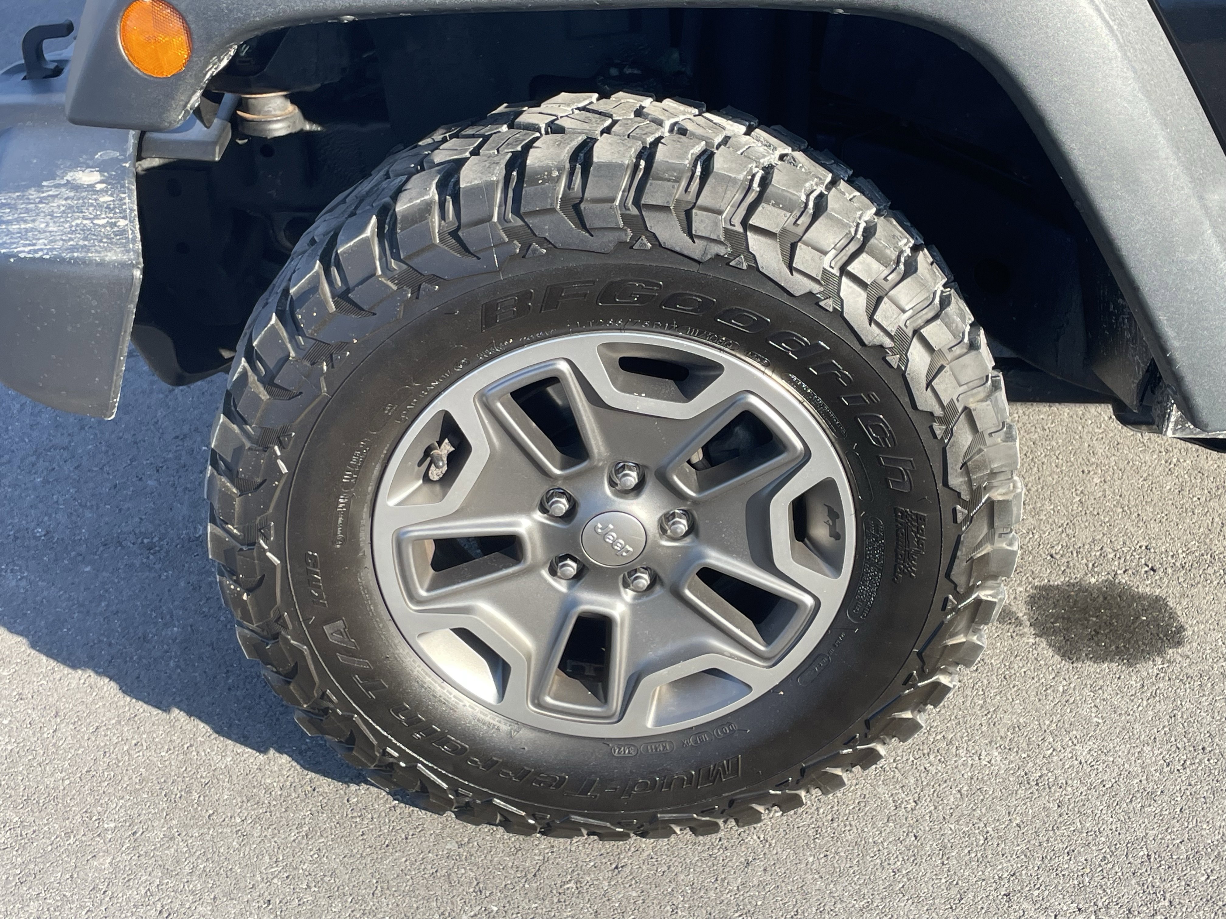 Used 2017 Jeep Wrangler Unlimited Rubicon w/ Connectivity Group image 11