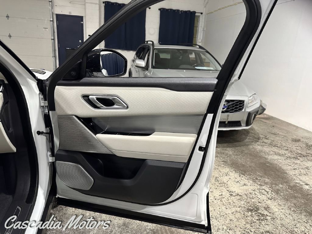 Used 2019 Land Rover Range Rover Velar R-Dynamic SE image 22