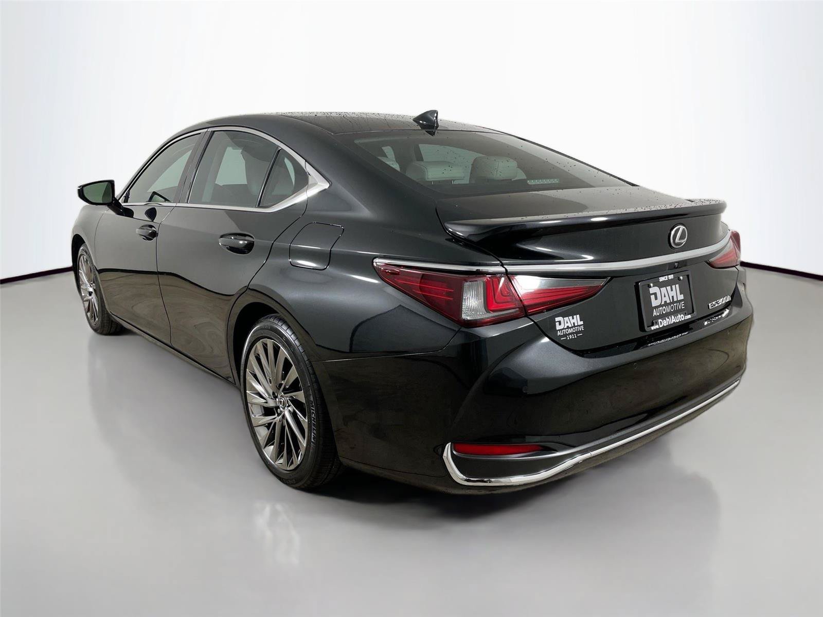 Used 2024 Lexus ES 300h Ultra Luxury w/ Accessory Package (Z1) FWD image 10