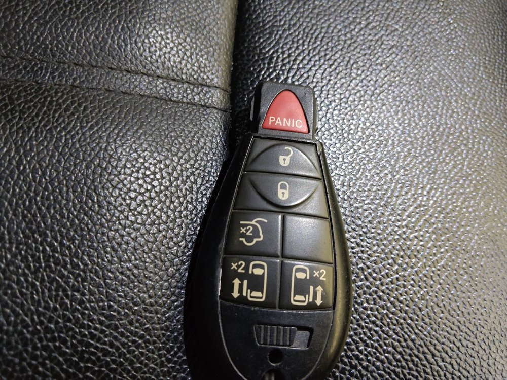 Used 2016 Chrysler Town & Country Touring image 32