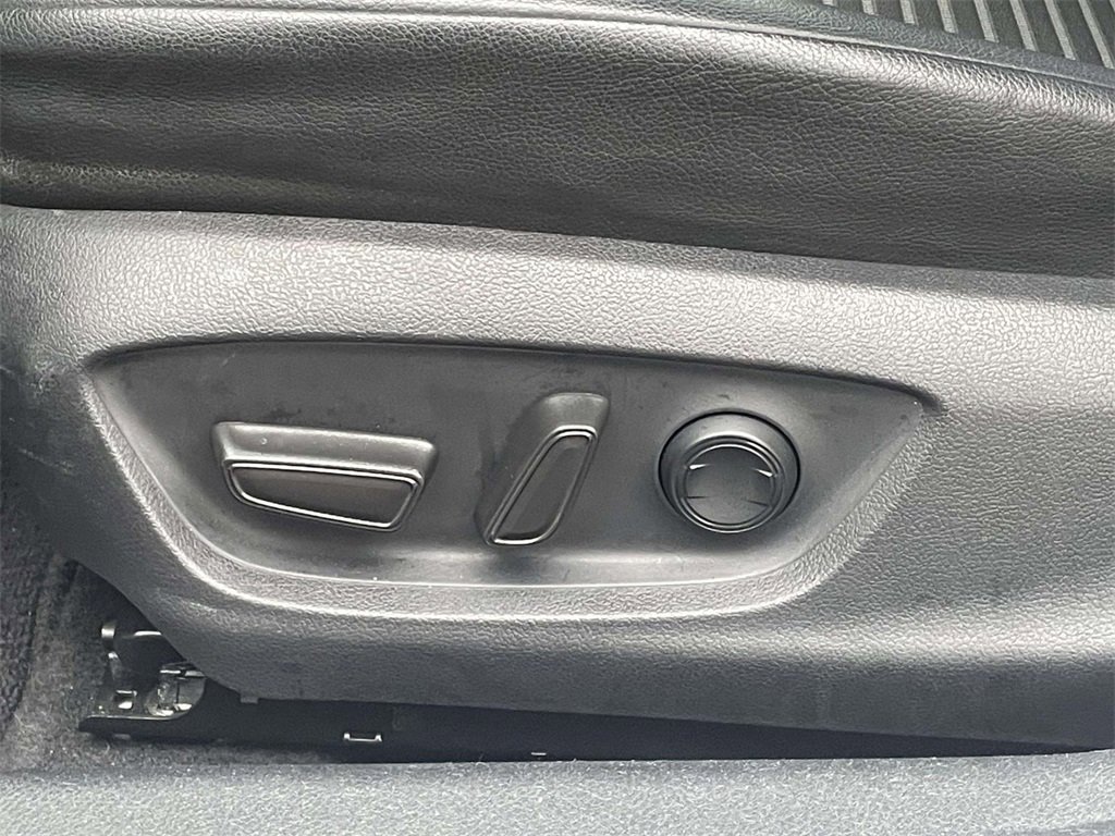 Used 2018 Toyota Camry SE image 16