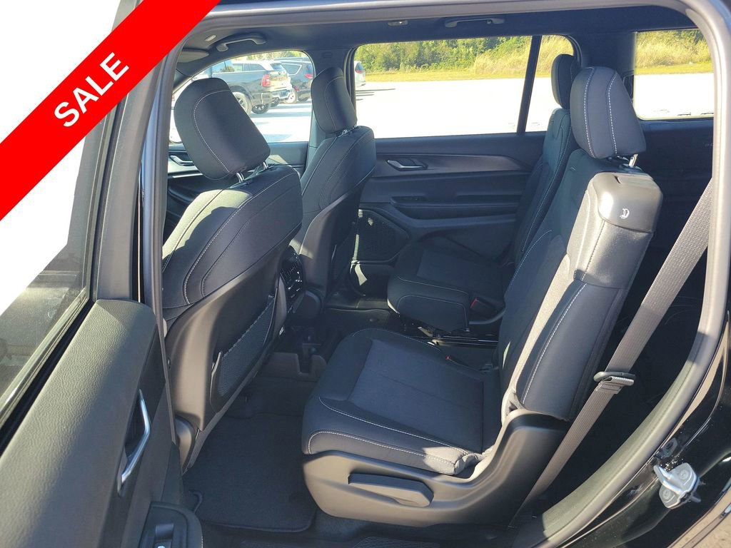 New 2025 Jeep Grand Cherokee L Laredo w/ Luxury Tech Group I image 17