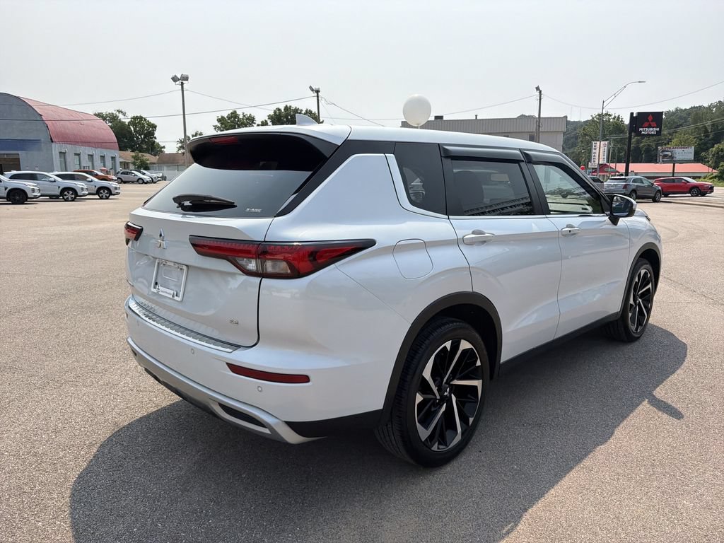 Used 2024 Mitsubishi Outlander SE AWD/4WD image 4