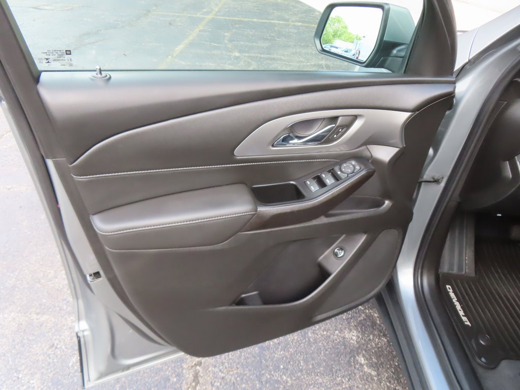 Used 2023 Chevrolet Traverse LT image 22