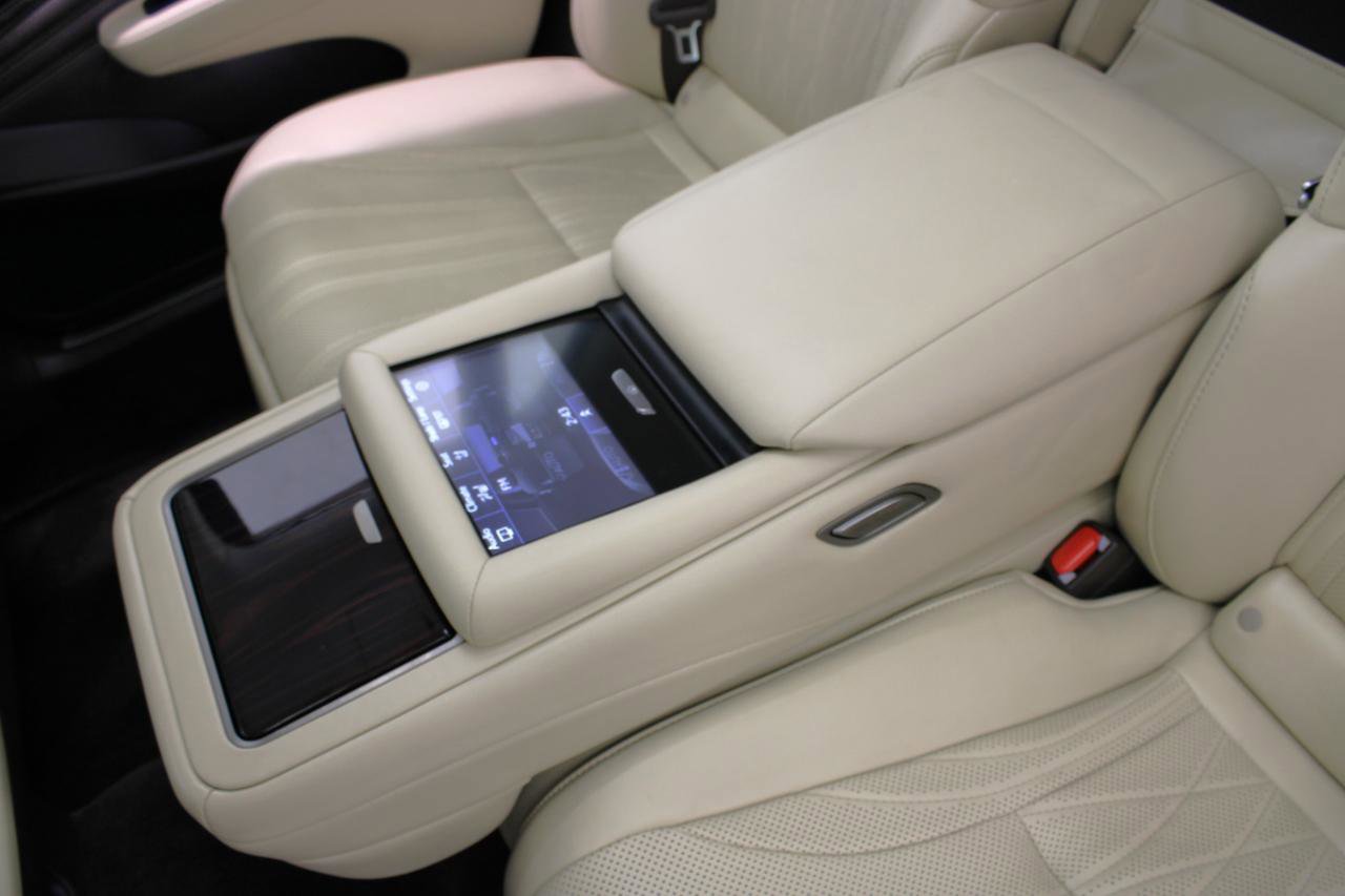 Used 2018 Lexus LS 500 w/ Luxury Package RWD image 41