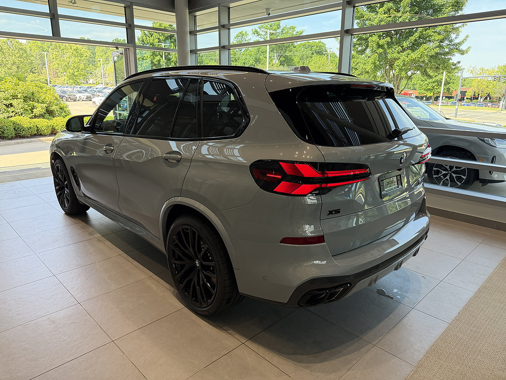 New 2026 BMW X5 M60i w/ Climate Comfort Package AWD/4WD image 4