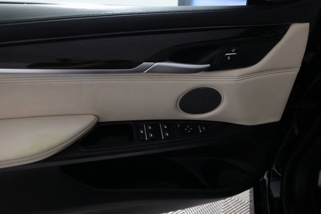 Used 2018 BMW X5 xDrive50i w/ M Sport Package image 16