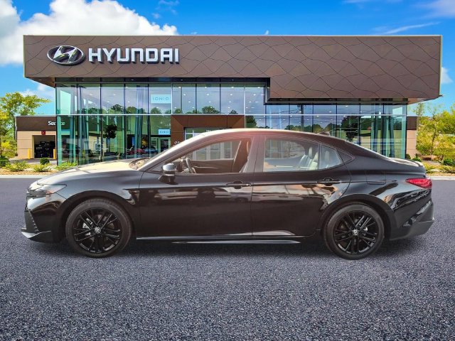 Used 2026 Toyota Camry SE FWD image 4