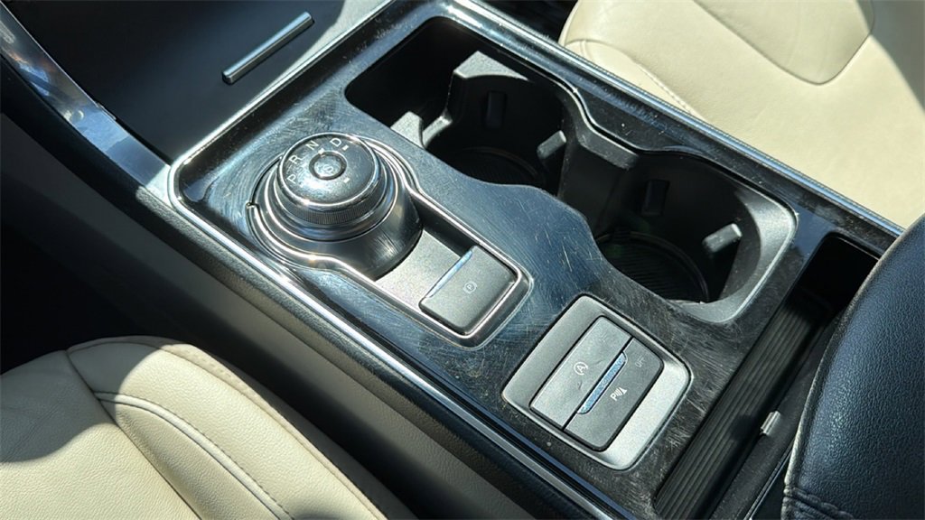 Used 2020 Ford Edge Titanium image 34