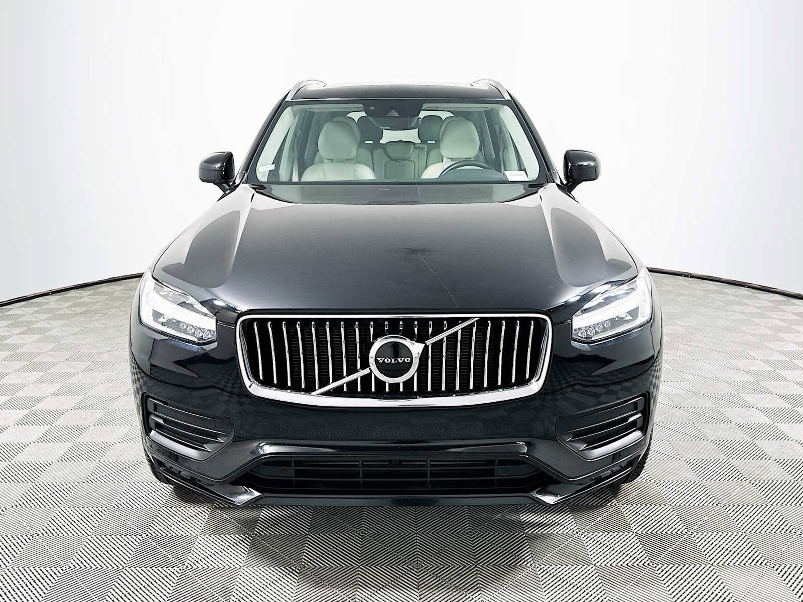 Used 2020 Volvo XC90 T5 Momentum w/ Protection Package Premier FWD image 2