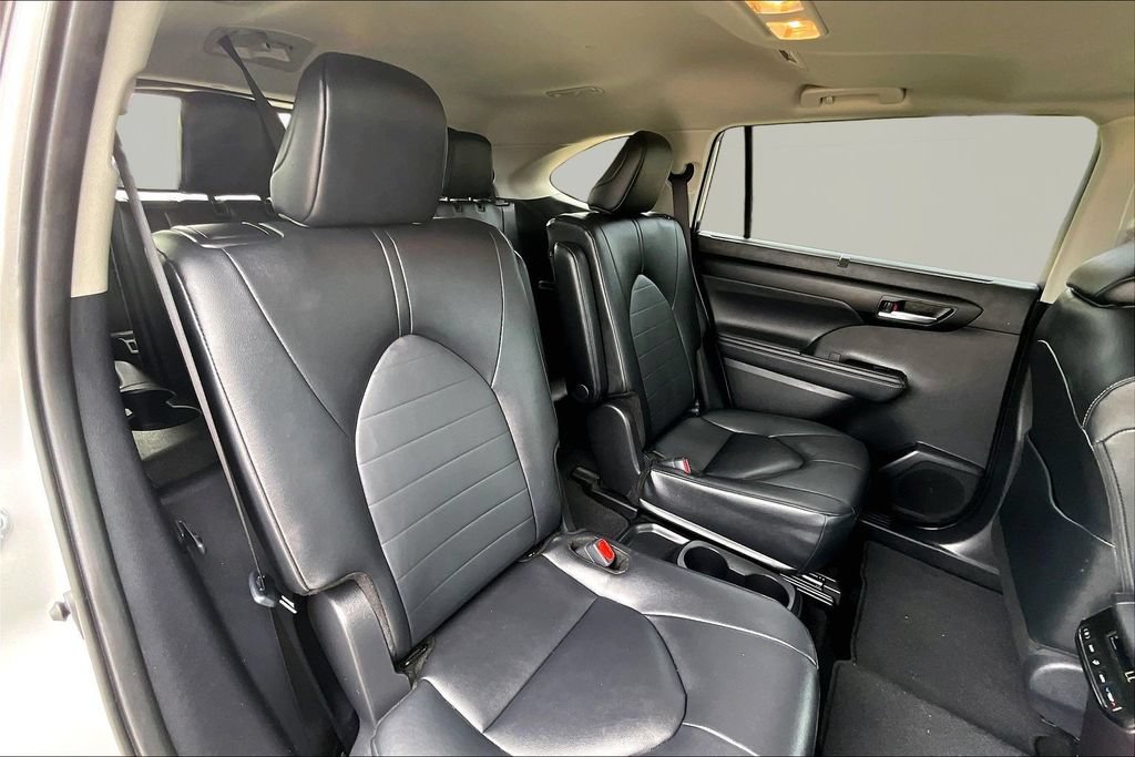 Used 2025 Toyota Highlander XLE AWD/4WD image 27
