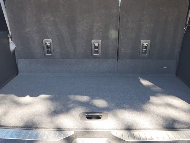 Used 2023 Chevrolet Suburban Z71 w/ Luxury Package image 33