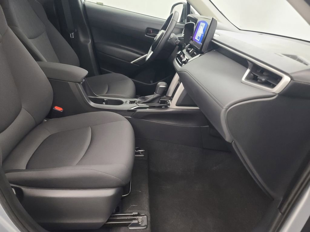 Used 2025 Toyota Corolla Cross LE image 16