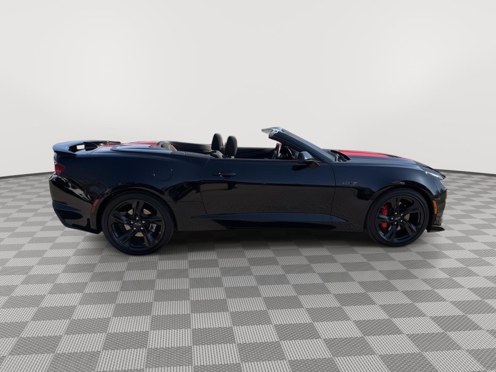 Used 2024 Chevrolet Camaro LT w/ Technology Package image 8