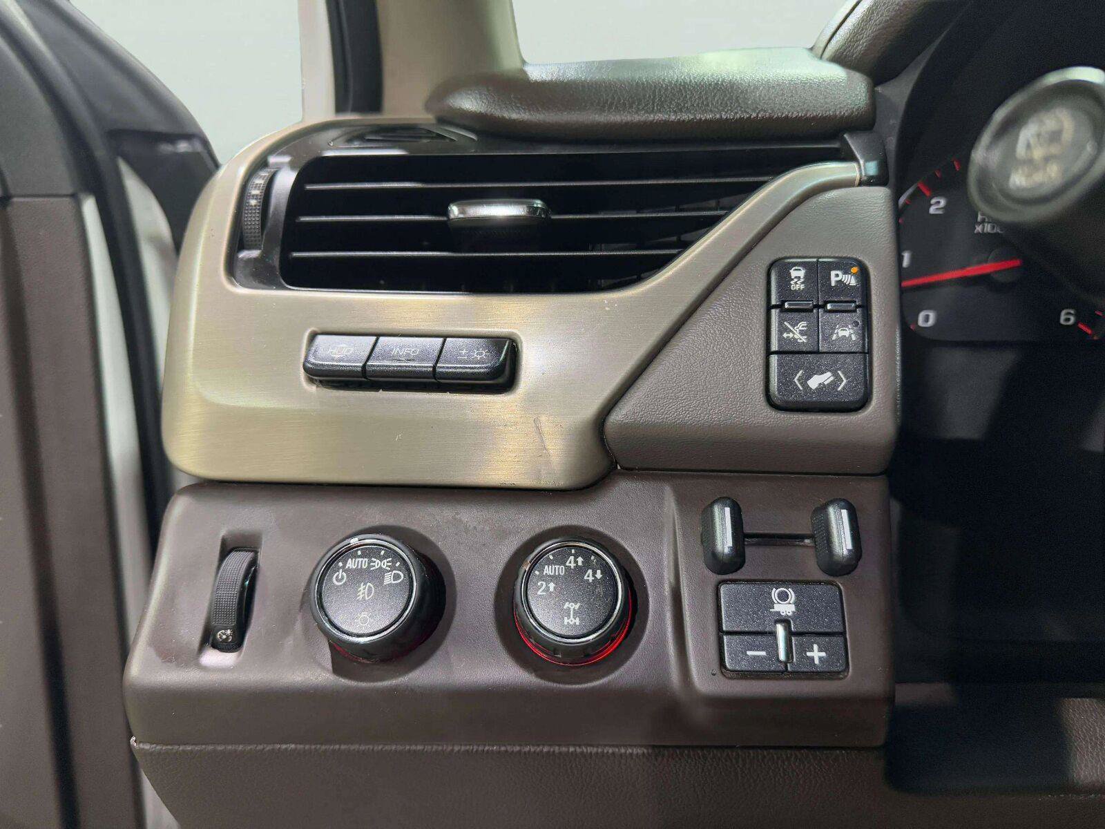 Used 2016 GMC Yukon Denali w/ Open Road Package AWD/4WD image 29