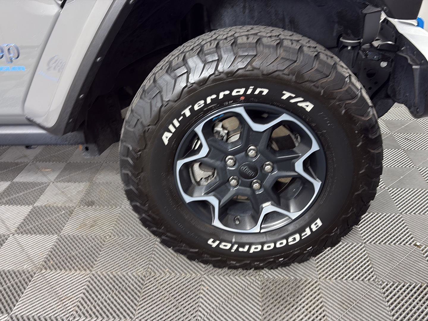 Used 2023 Jeep Wrangler Unlimited Rubicon 4xe w/ Cold Weather Group AWD/4WD image 16