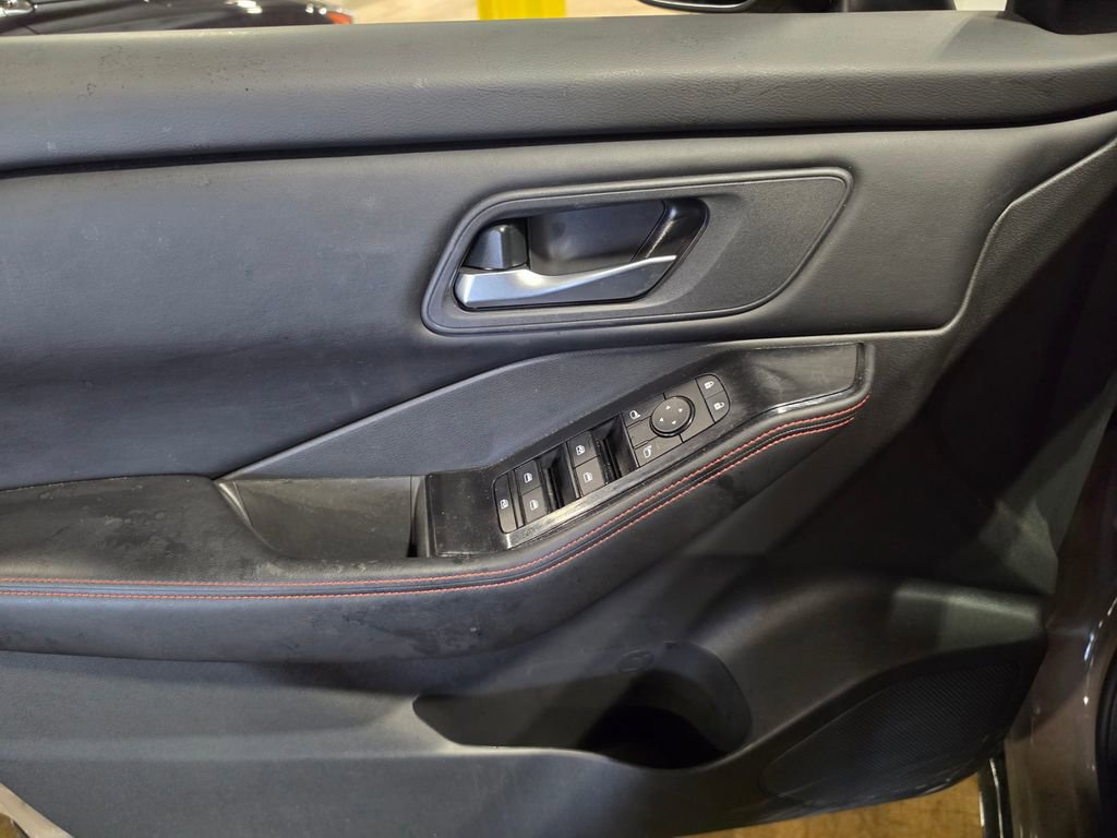 Used 2025 Nissan Rogue SV AWD/4WD image 5