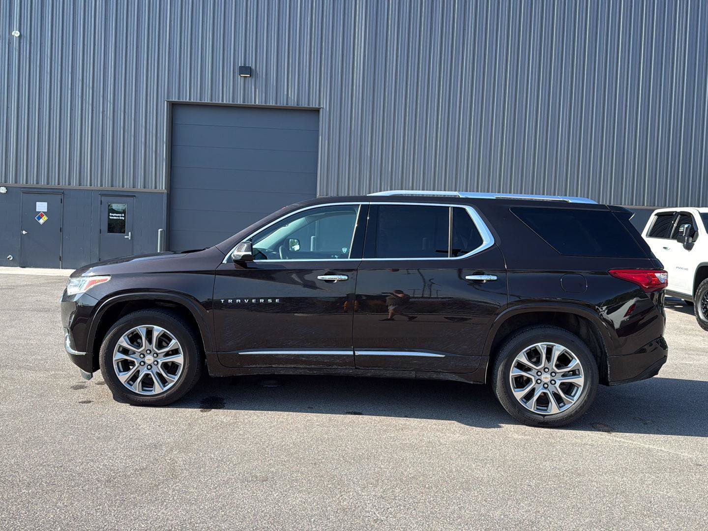 Used 2018 Chevrolet Traverse Premier w/ Driver Confidence II Package FWD image 6