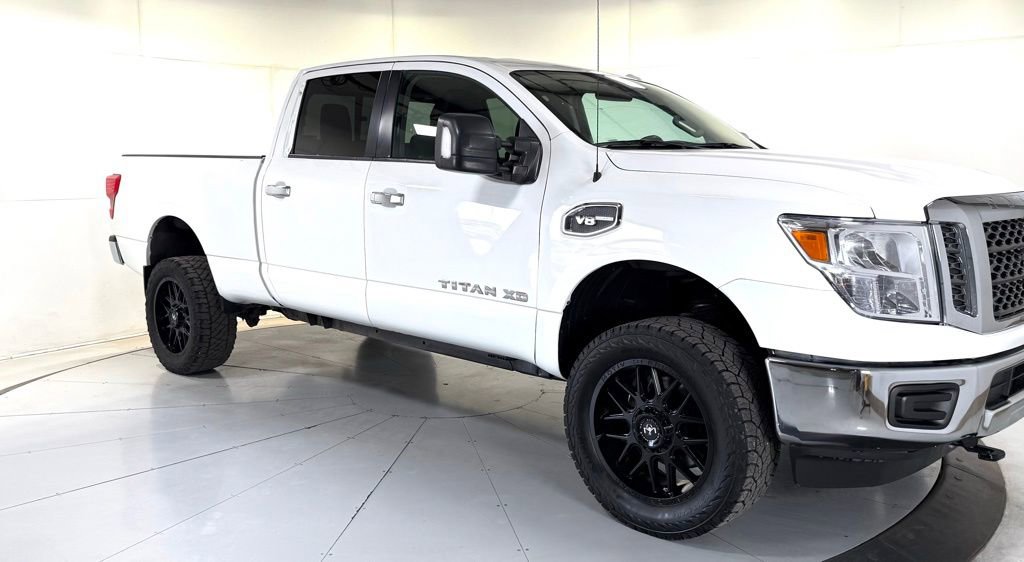 Used 2018 Nissan Titan SV RWD image 1