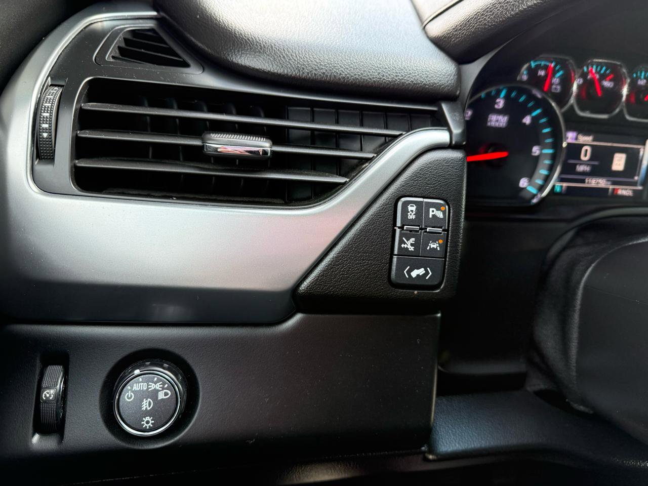 Used 2018 Chevrolet Suburban Premier image 32
