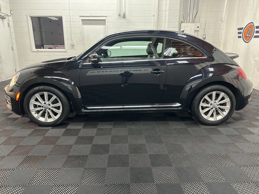 Used 2019 Volkswagen Beetle 2.0T SE image 6