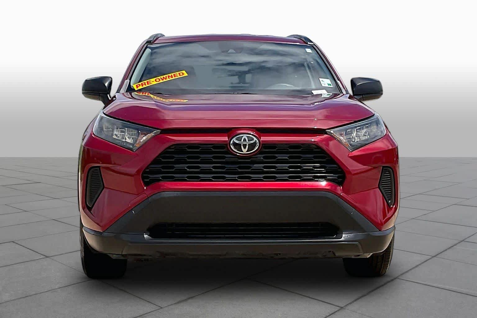 Used 2020 Toyota RAV4 LE FWD image 4