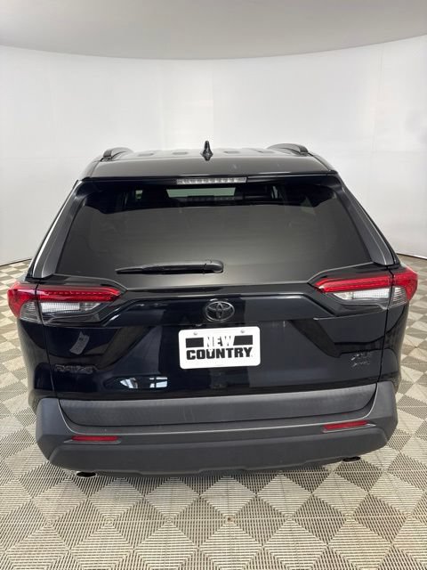 Used 2019 Toyota RAV4 XLE AWD/4WD image 6