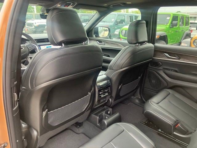 New 2026 Jeep Grand Cherokee L Limited w/ Limited Altitude Package AWD/4WD image 21