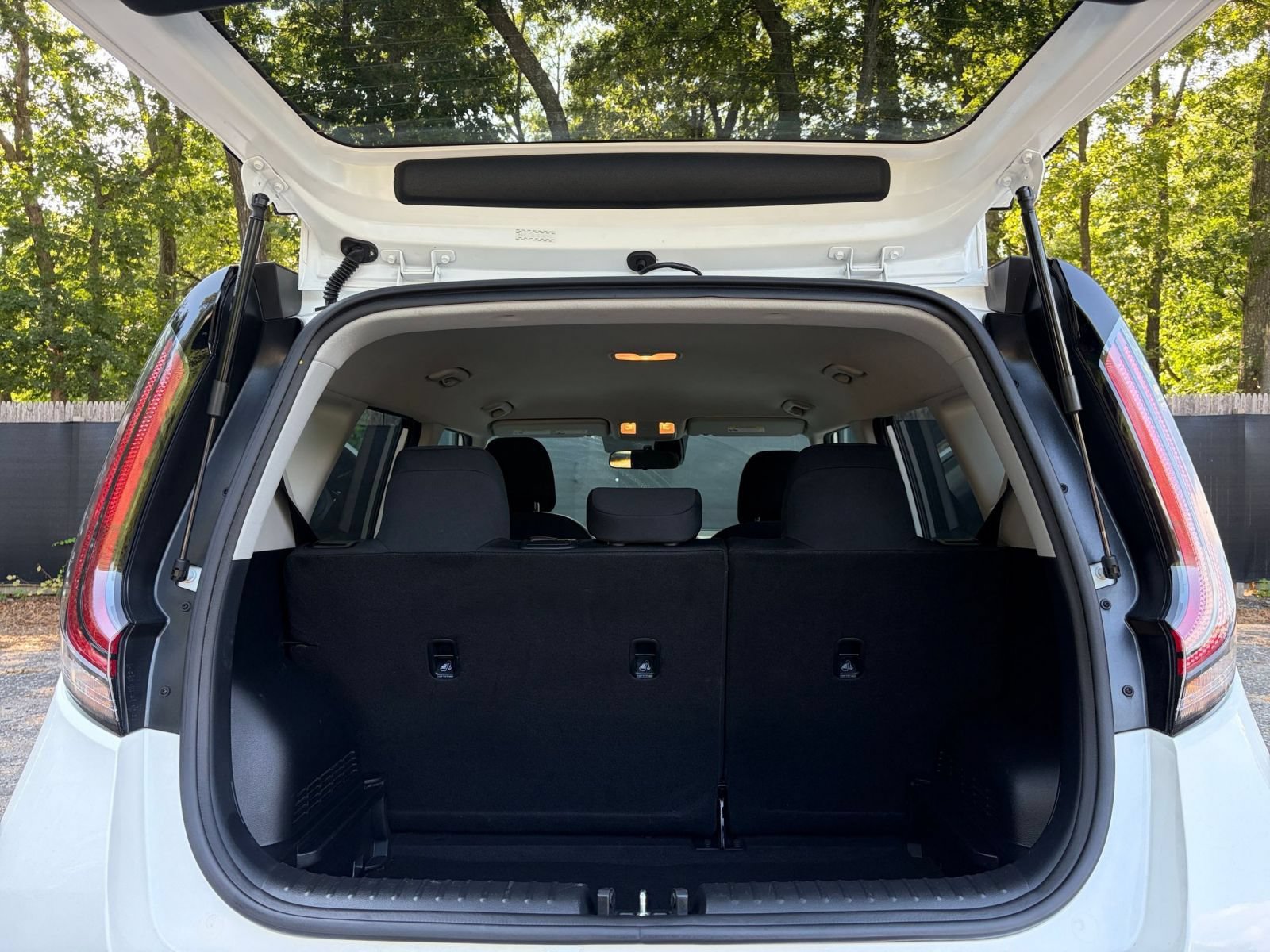 Used 2025 Kia Soul LX w/ LX Technology Package FWD image 29