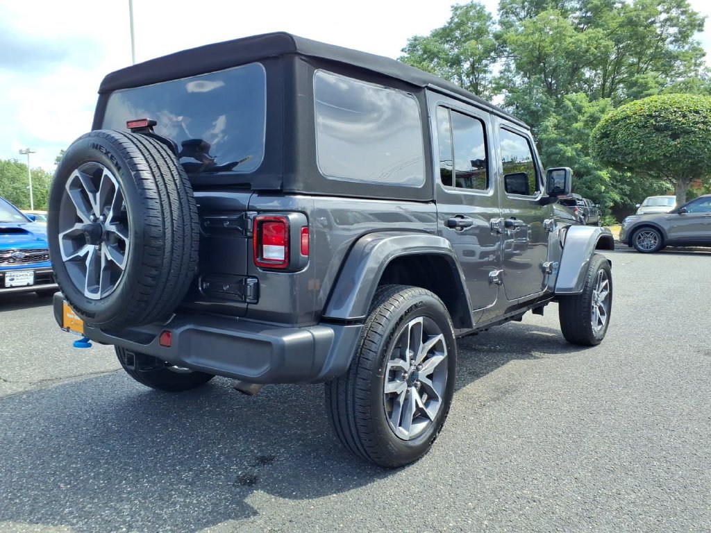 Used 2024 Jeep Wrangler Unlimited w/ Convenience Group AWD/4WD image 18