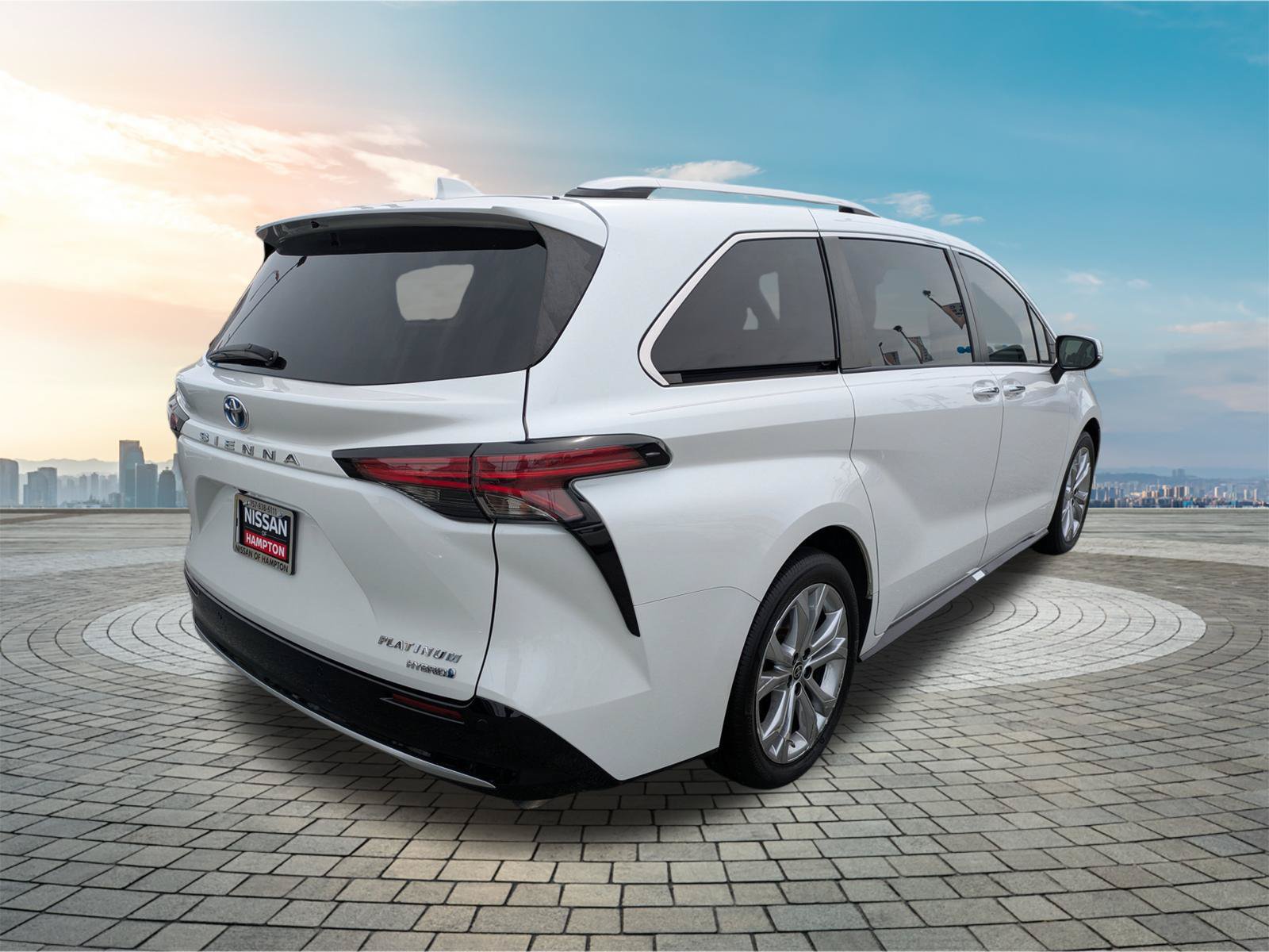 Used 2022 Toyota Sienna Platinum FWD image 5