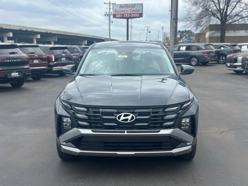 Certified 2025 Hyundai Tucson SE image 2