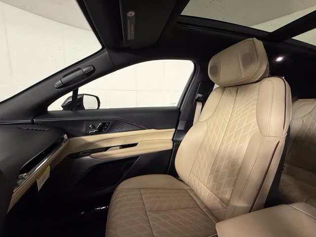 Used 2024 Cadillac Lyriq Luxury w/ Nappa Leather Package AWD/4WD image 19